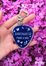 Load image into Gallery viewer, Lil Meow Meow's guitar pick keychain